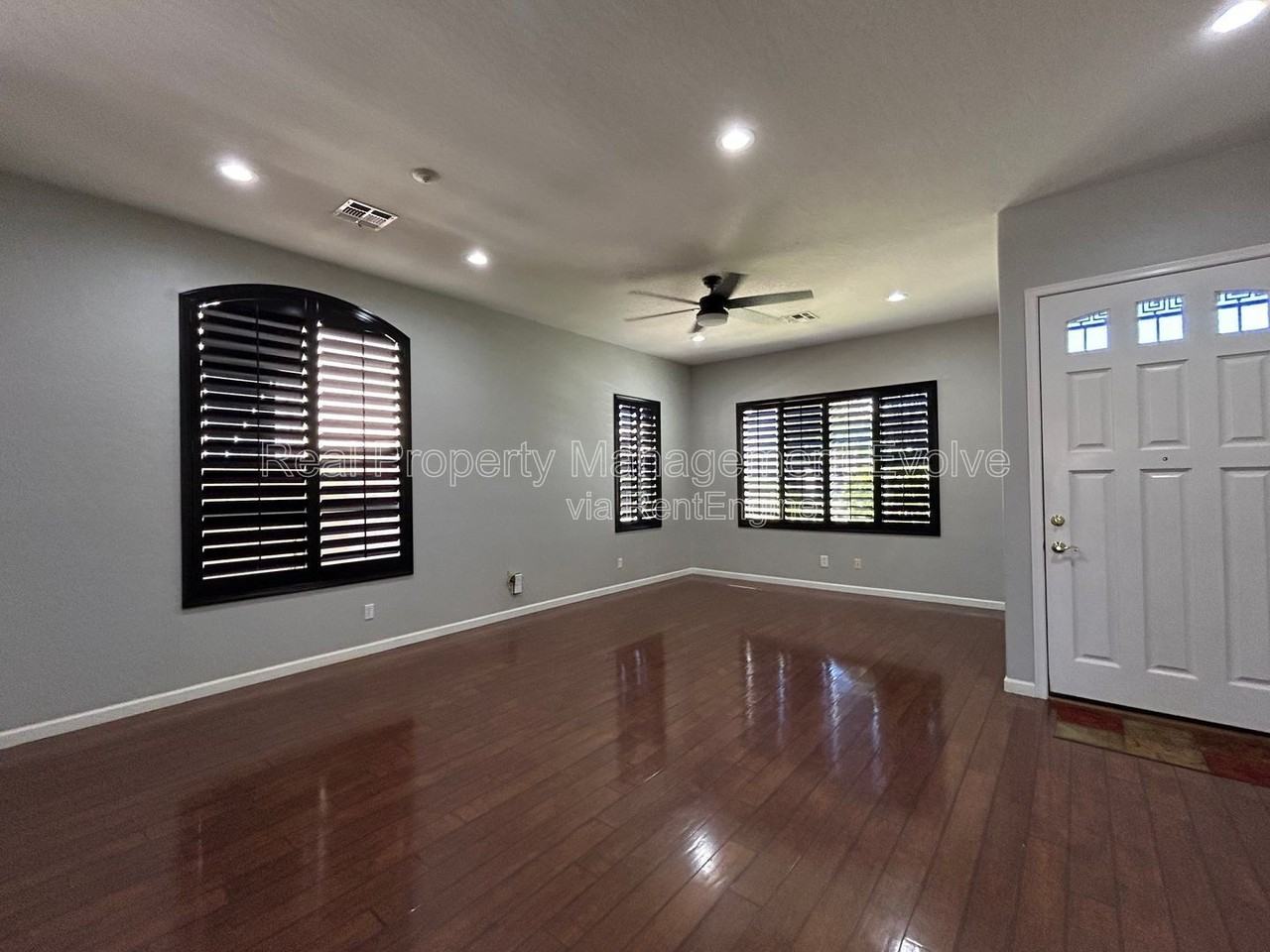 774 E Maria Ln - Photo 5 of 50