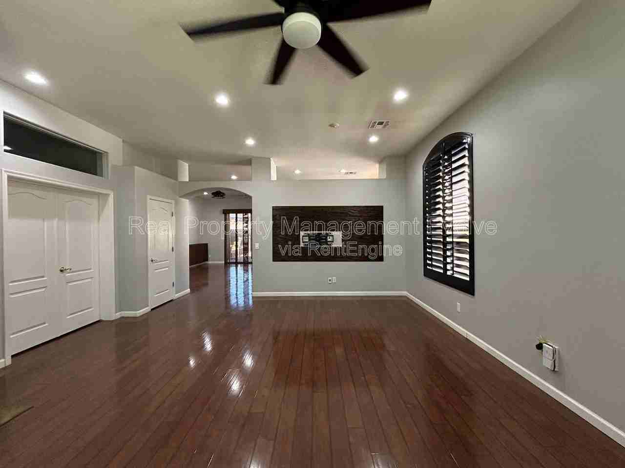 774 E Maria Ln - Photo 6 of 50