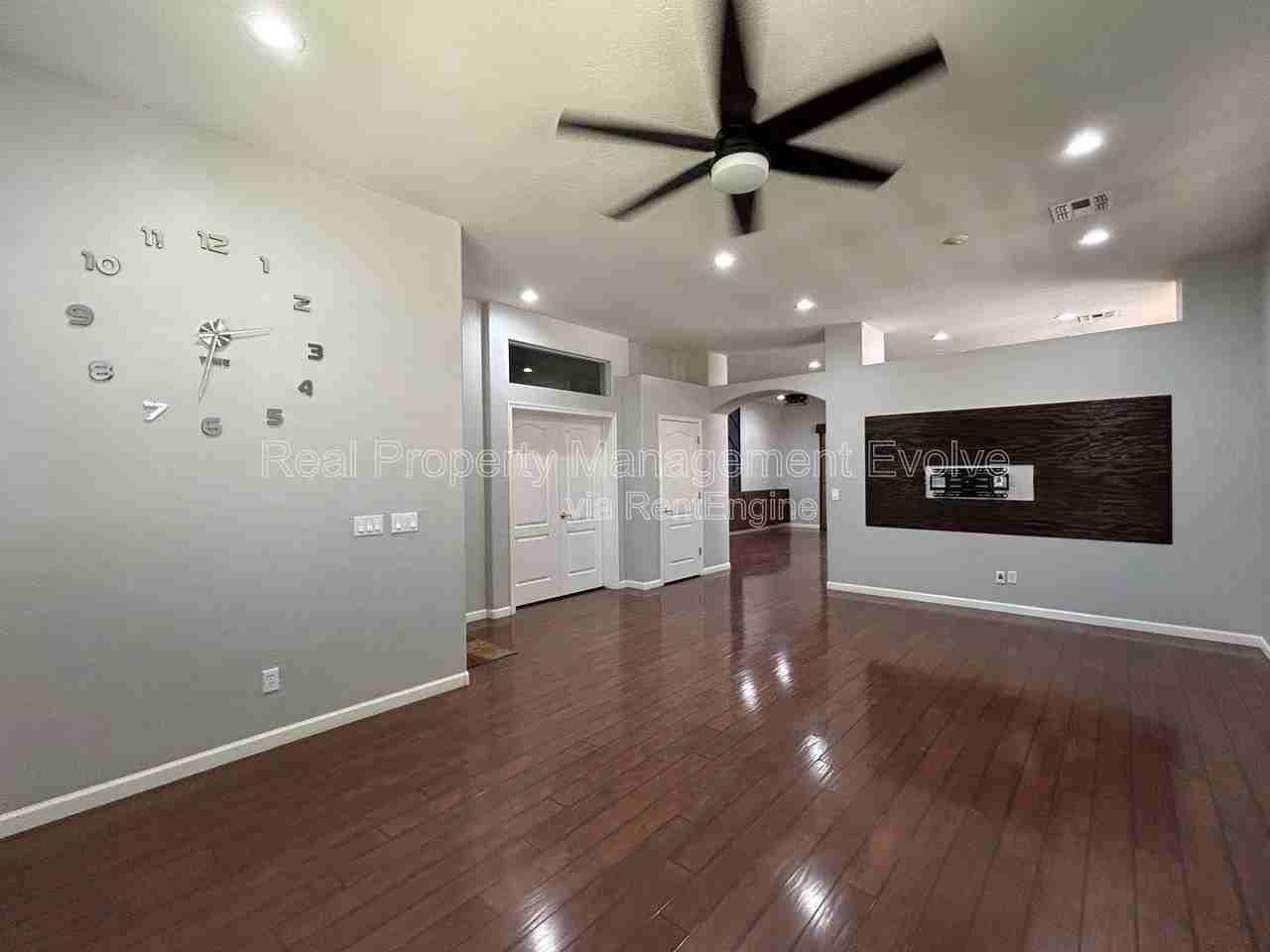 774 E Maria Ln - Photo 7 of 50