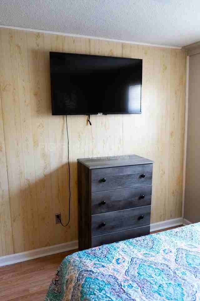 707 W Race St #4 - Photo 6 of 12