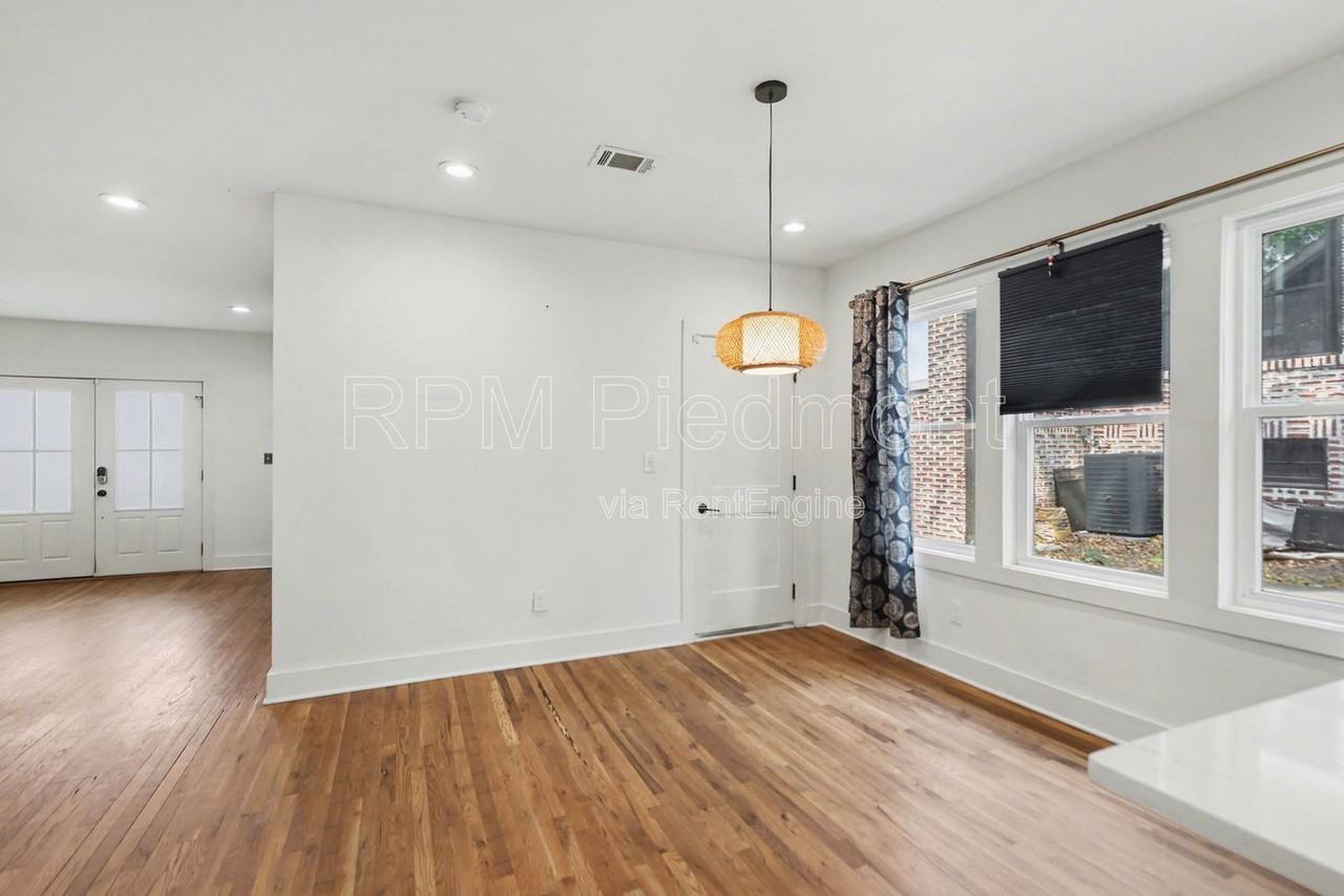 1326 Boulevard Lorraine Sw - Photo 3 of 30