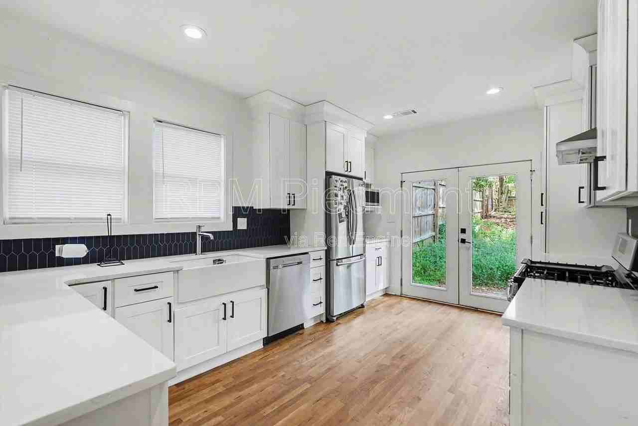 1326 Boulevard Lorraine Sw - Photo 4 of 30