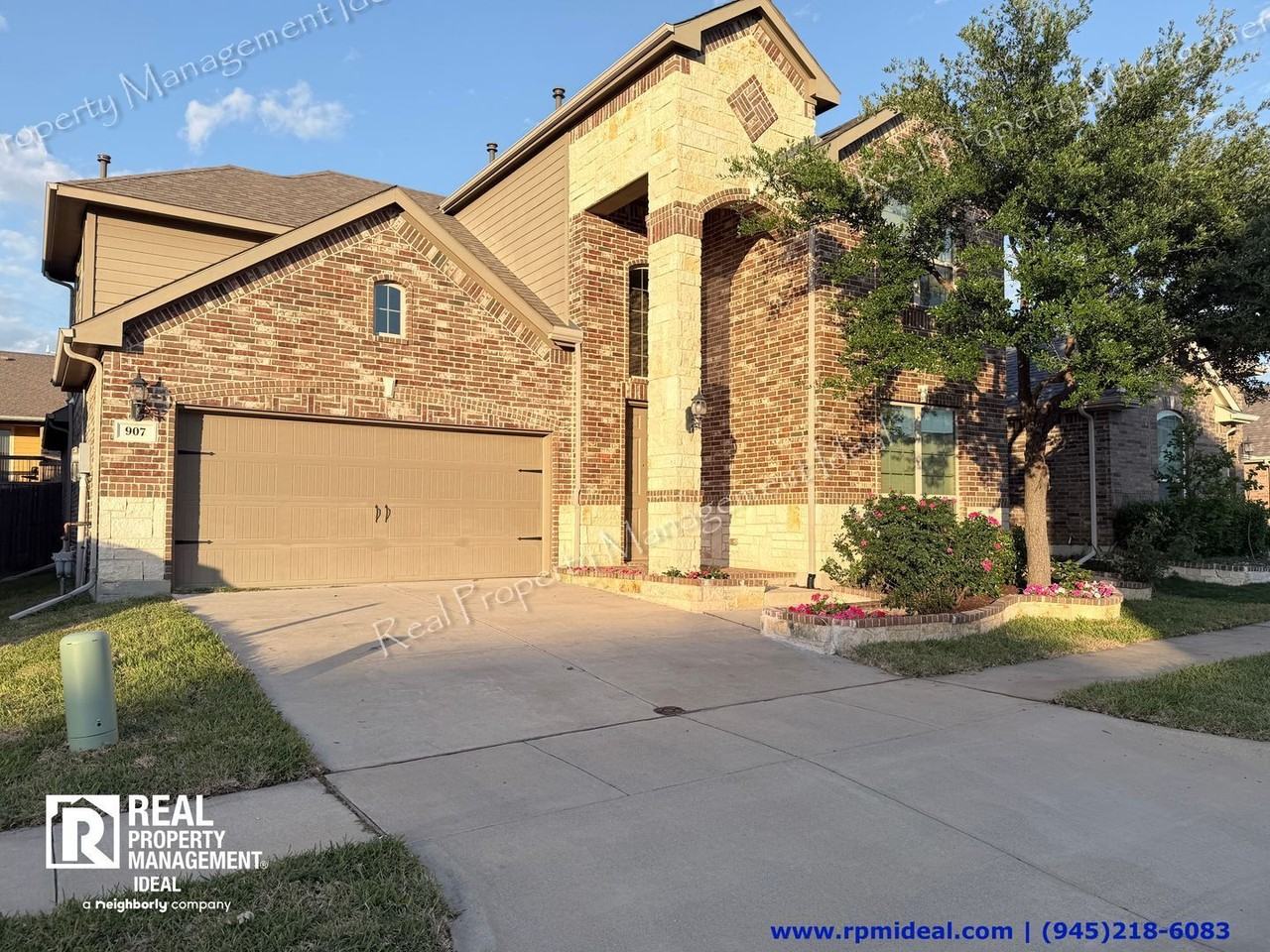 907 Bainbridge Ln - Photo 2 of 38