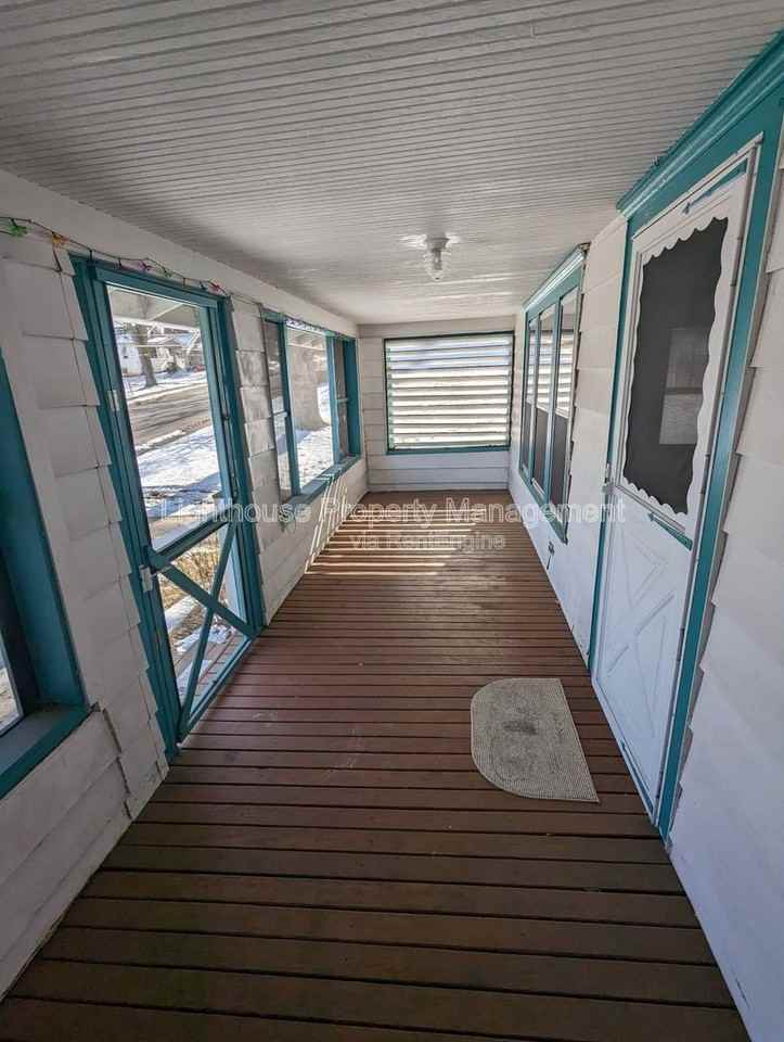 449 24th St N - Photo 3 of 19