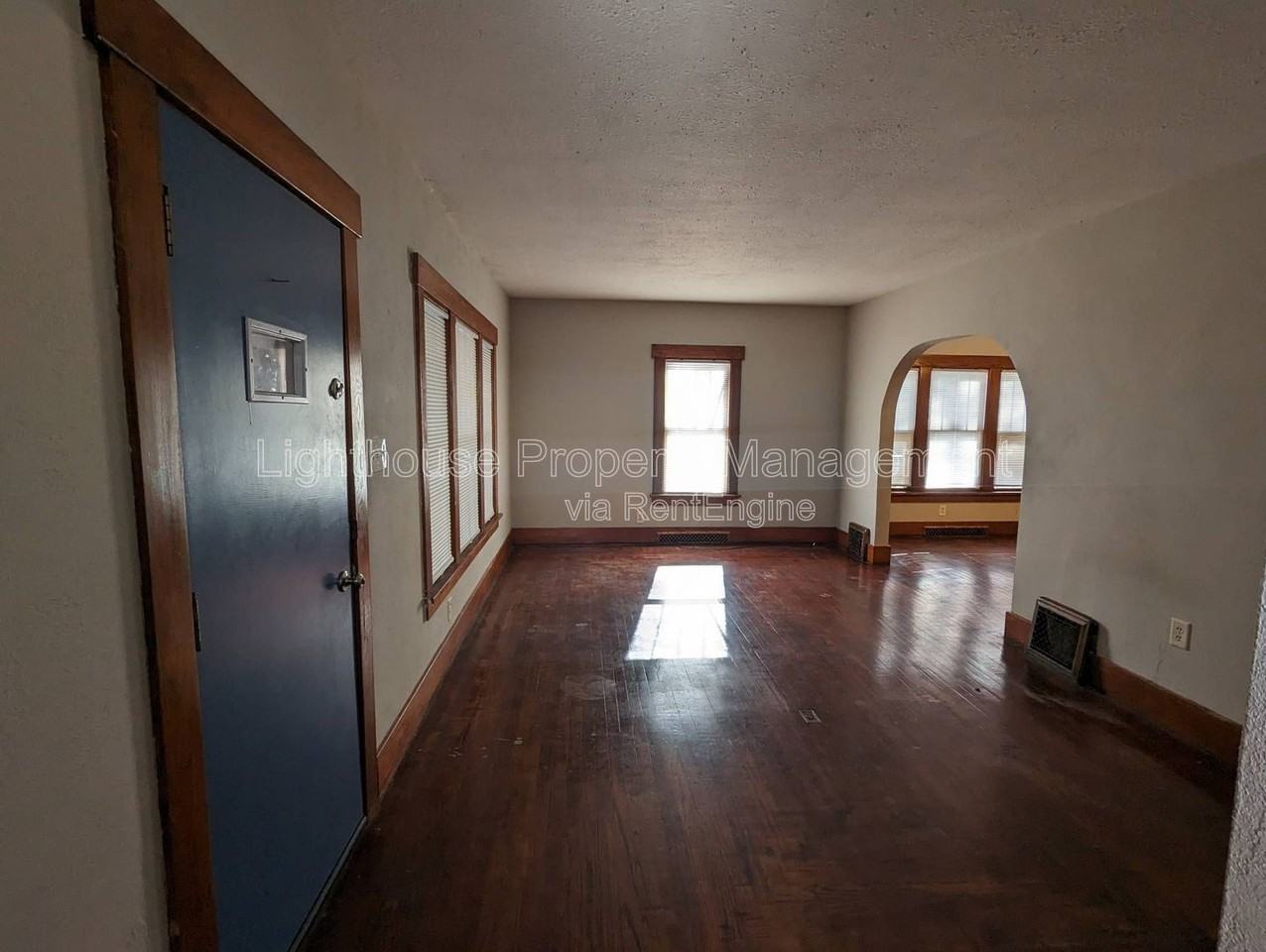 449 24th St N - Photo 4 of 19