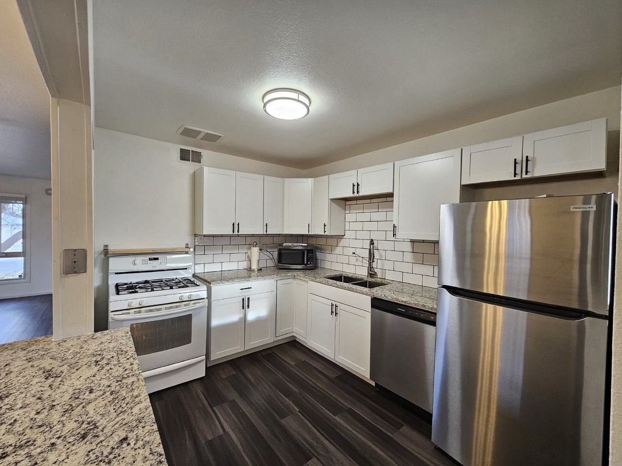 1059 Worchester St - Photo 4 of 19