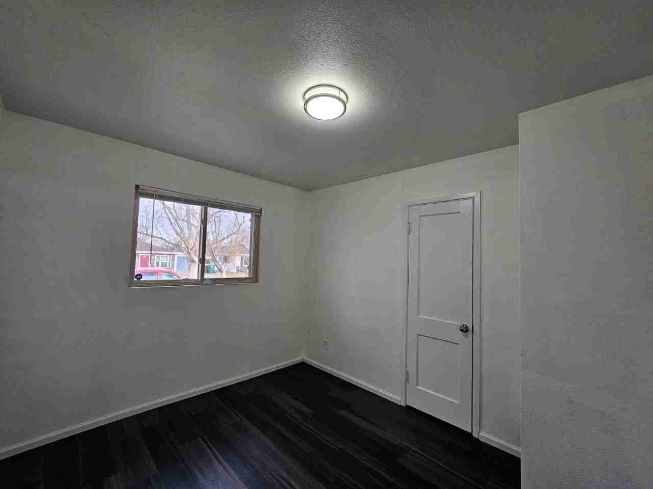 1059 Worchester St - Photo 6 of 19
