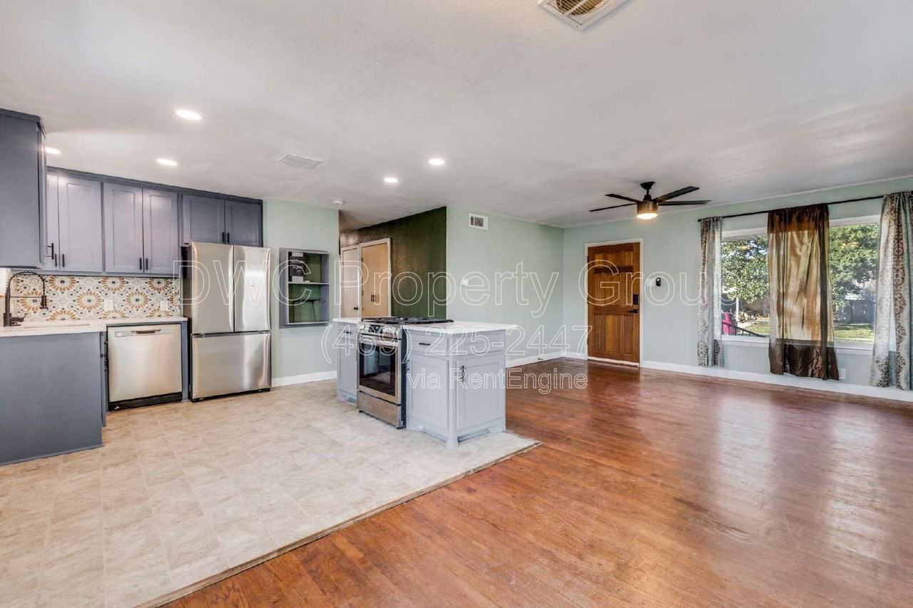 9308 Lindaro Ln - Photo 4 of 25