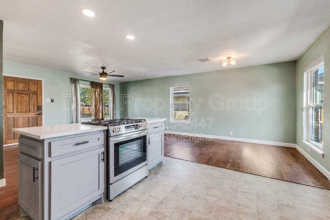 9308 Lindaro Ln - Photo 6 of 25