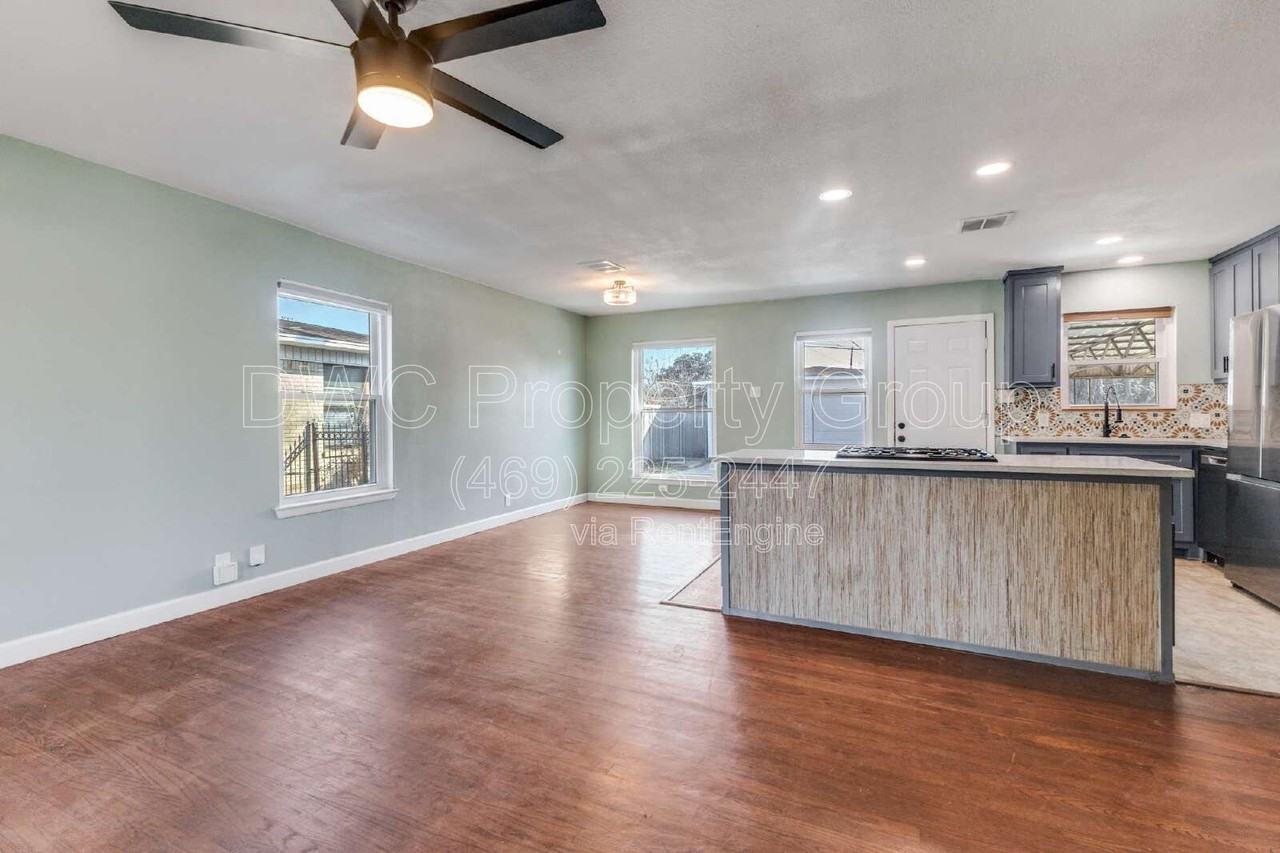 9308 Lindaro Ln - Photo 7 of 25