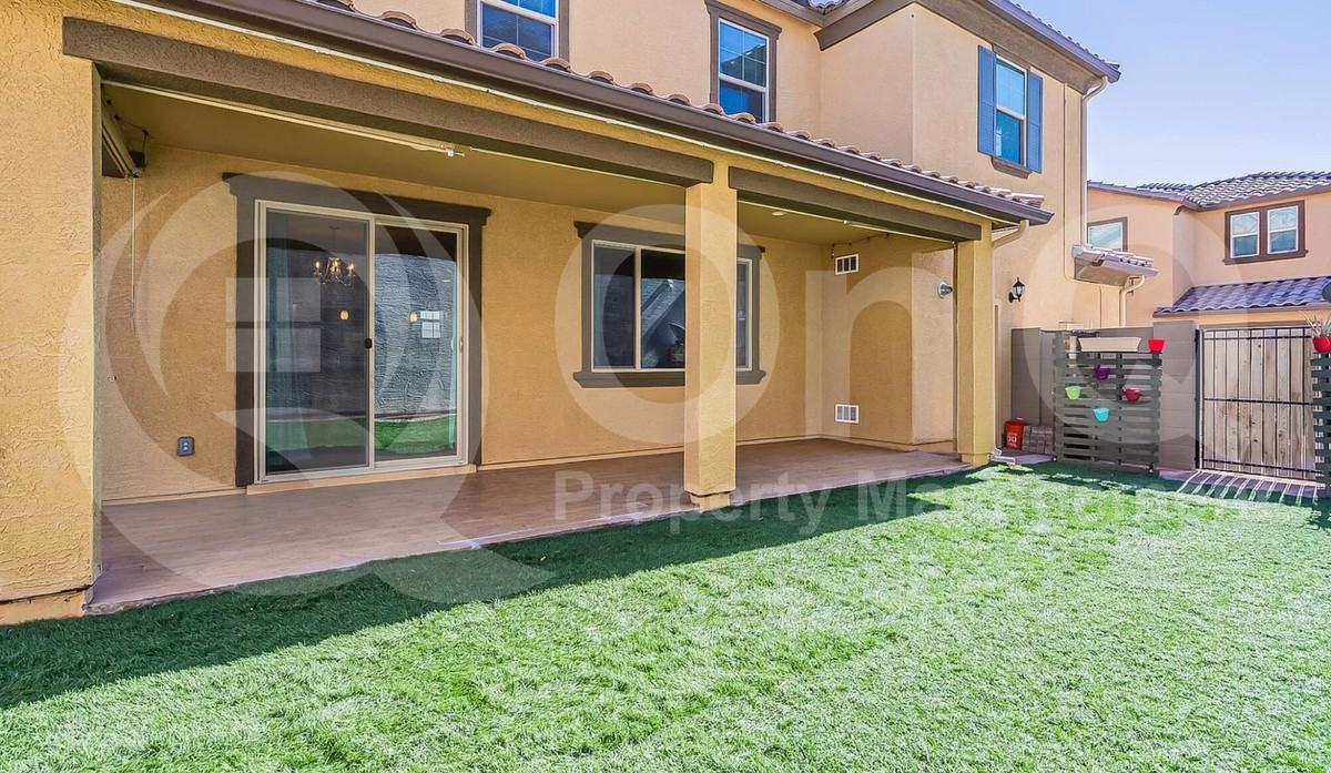 1262 N 165th Ave - Photo 3 of 50