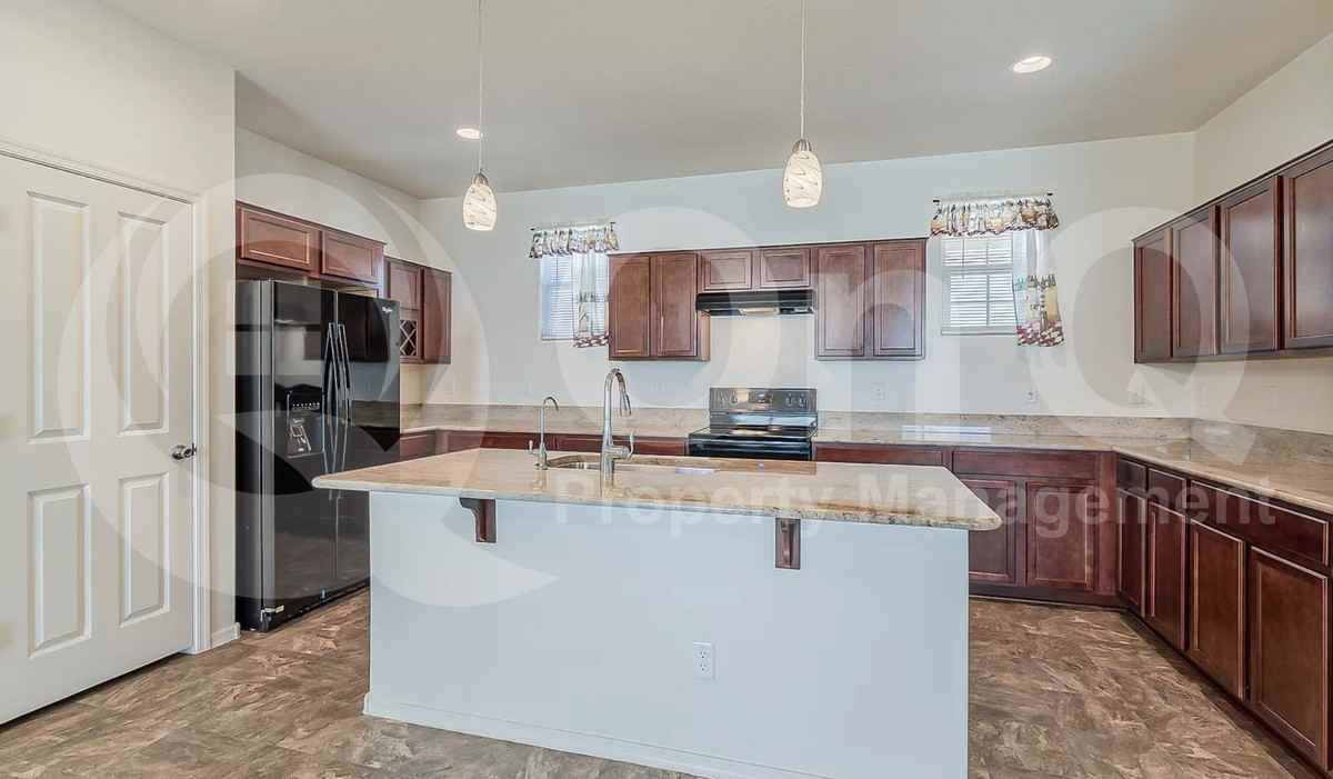 1262 N 165th Ave - Photo 5 of 50