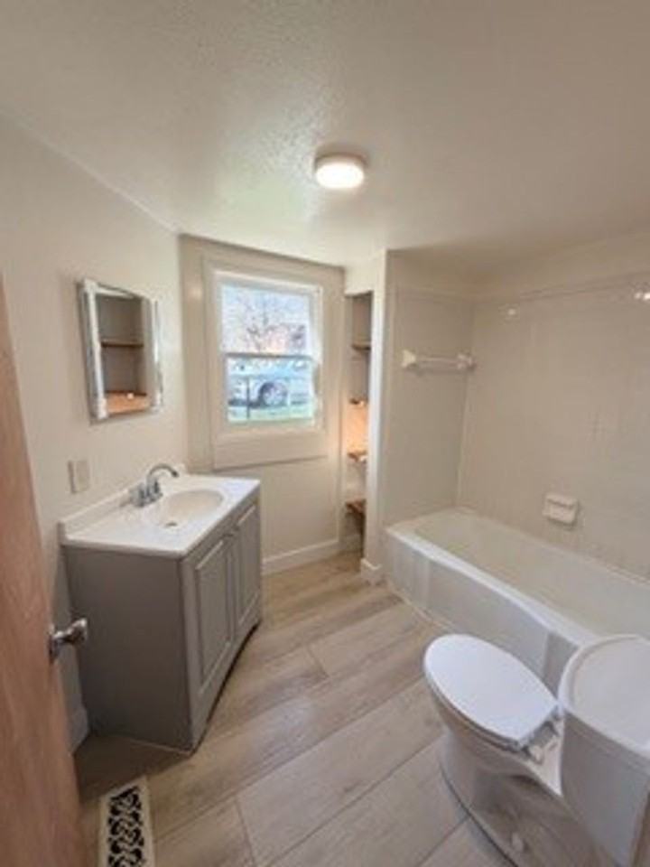7 Union St - Photo 3 of 12