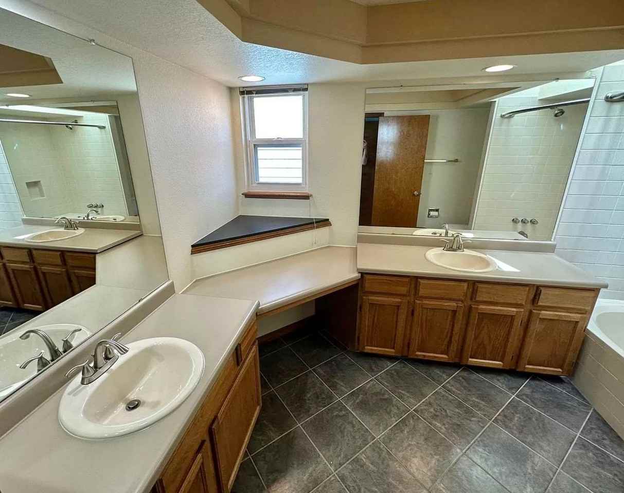 10606 Kipling Way - Photo 3 of 21