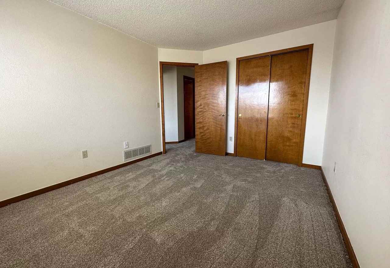 10606 Kipling Way - Photo 4 of 21