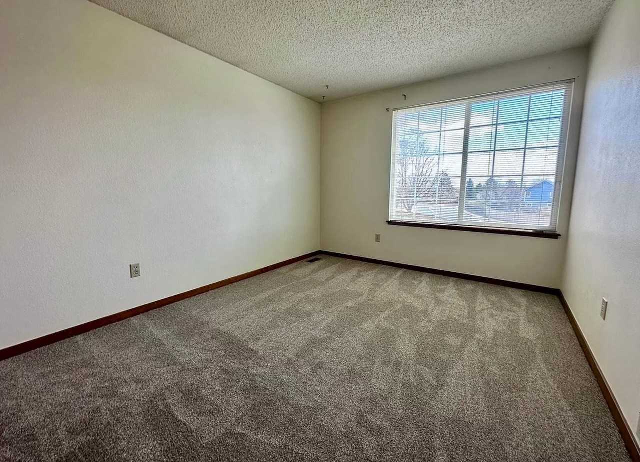 10606 Kipling Way - Photo 5 of 21