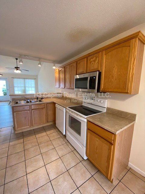 55 Crimson Ct #B - Photo 3 of 17