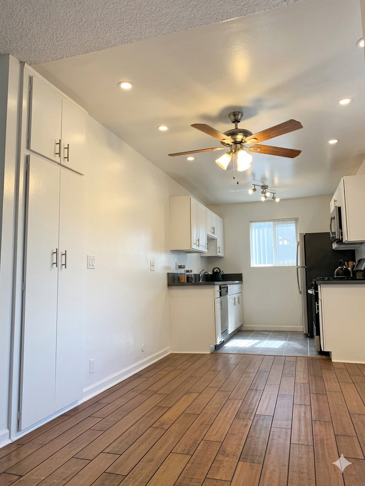 1808 N Harvard Blvd - Photo 4 of 42