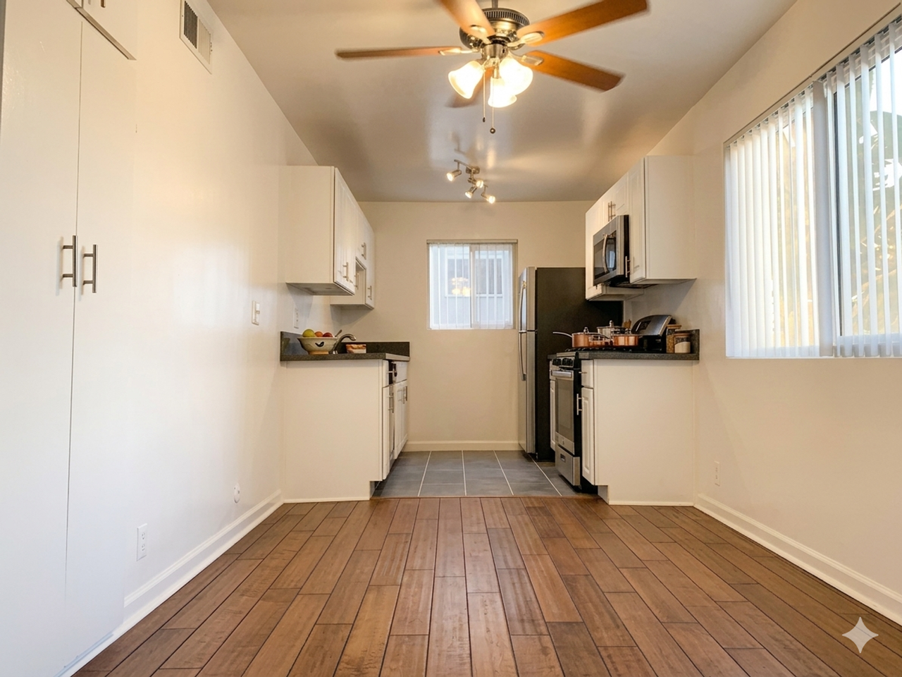 1808 N Harvard Blvd - Photo 5 of 42