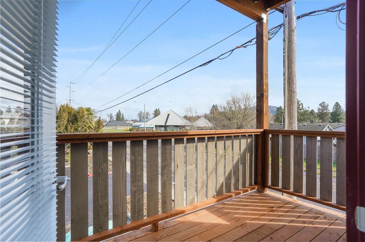 2125 - Creekside Crossing - Photo 7 of 37