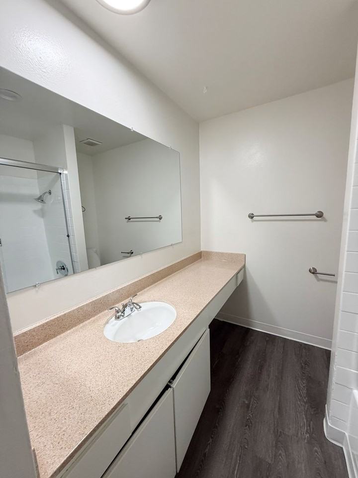 1535 E Canfield Ln - Photo 3 of 22