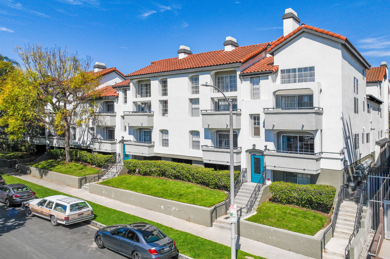 960 N. Alfred - Photo 2 of 37