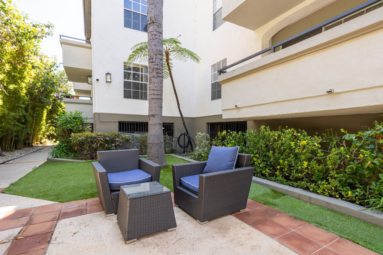 960 N. Alfred - Photo 5 of 37