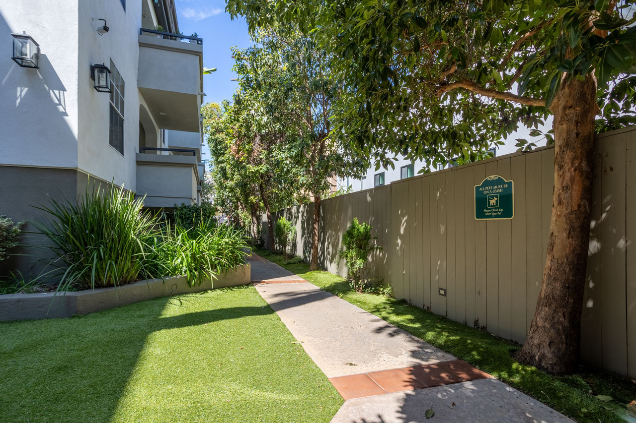 960 N. Alfred - Photo 7 of 37