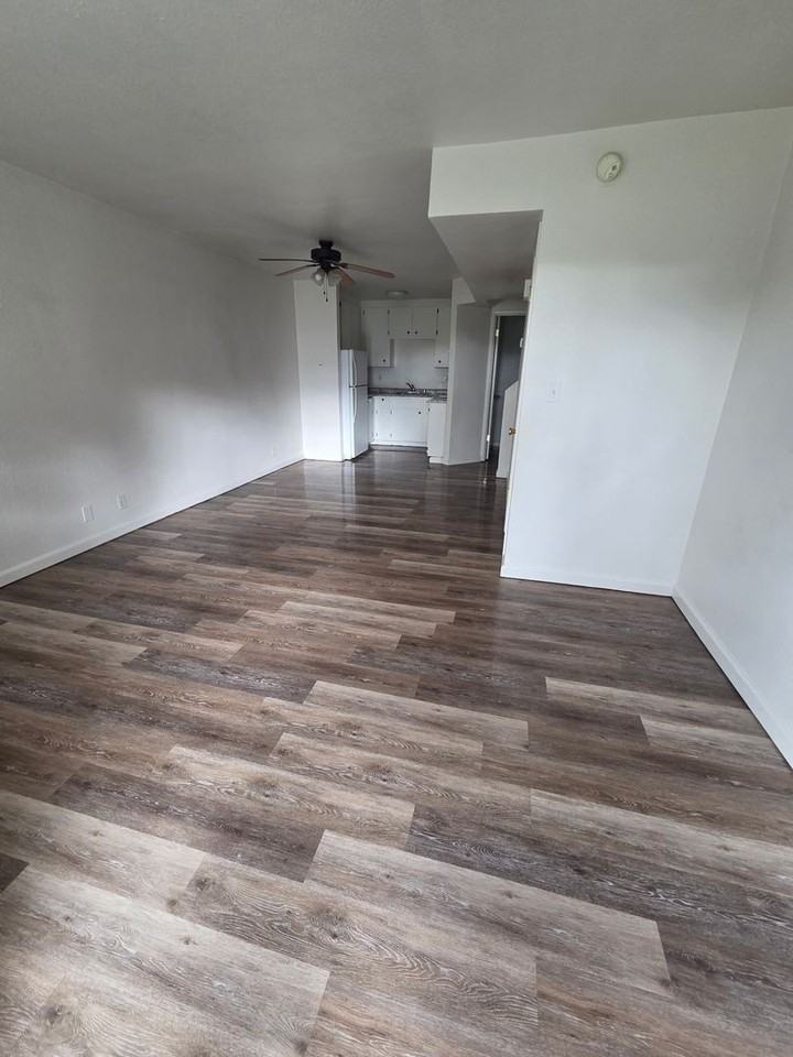 Blue Heron - Dhillon - 0220 - Photo 7 of 15