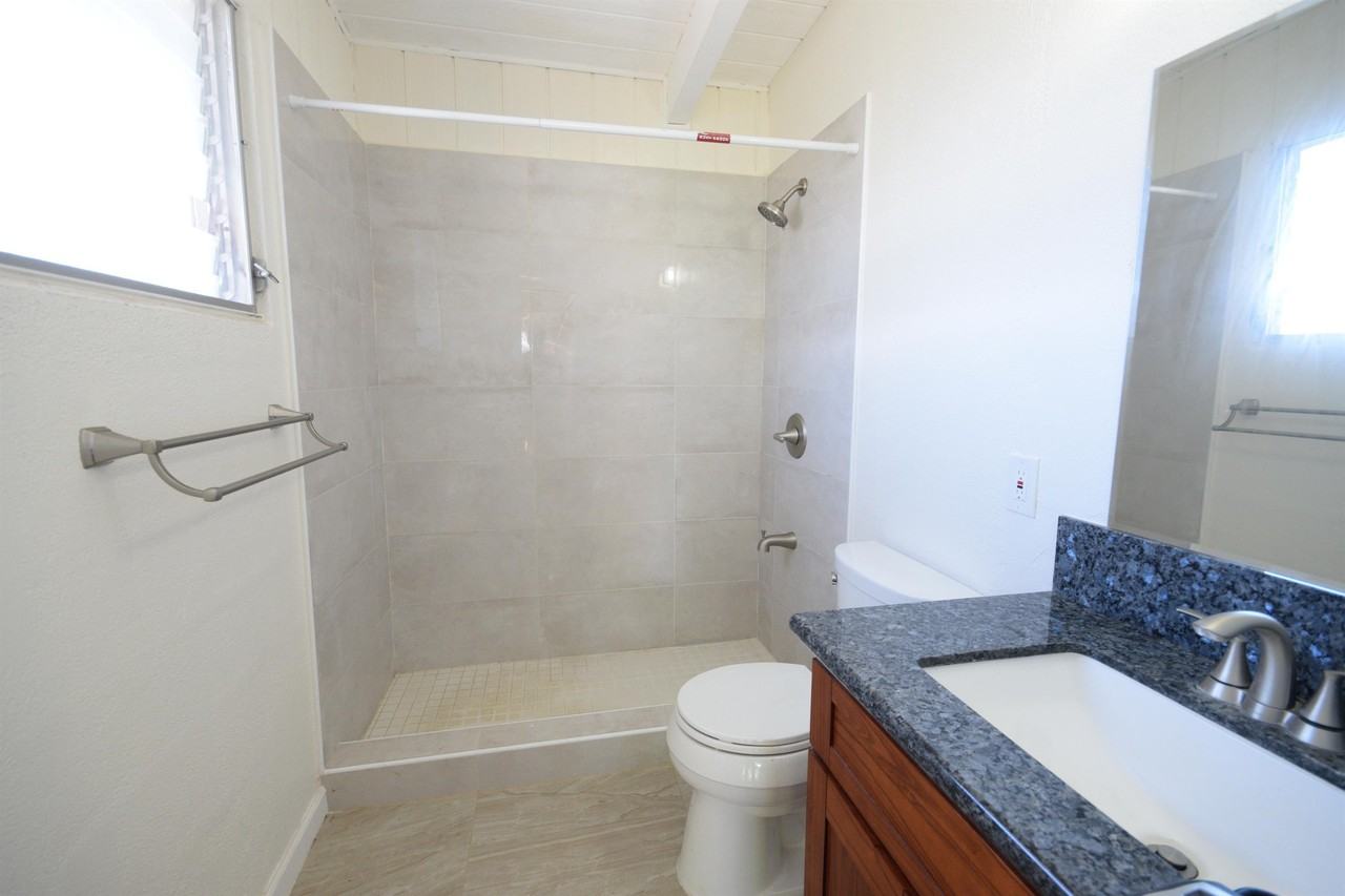 1372 Hooli Cir - Photo 2 of 5