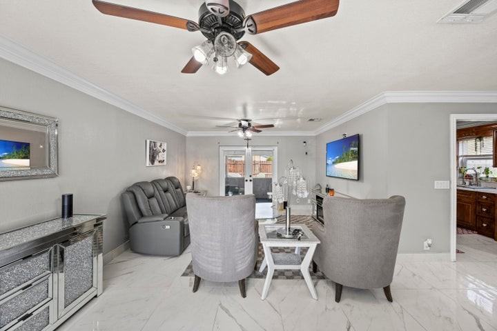 22731 Southwest 55th Way - Photo 6 of 9