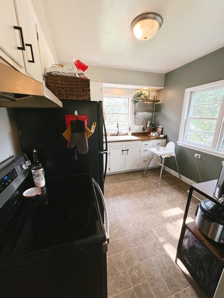 1566 E Madison St #A - Photo 4 of 17