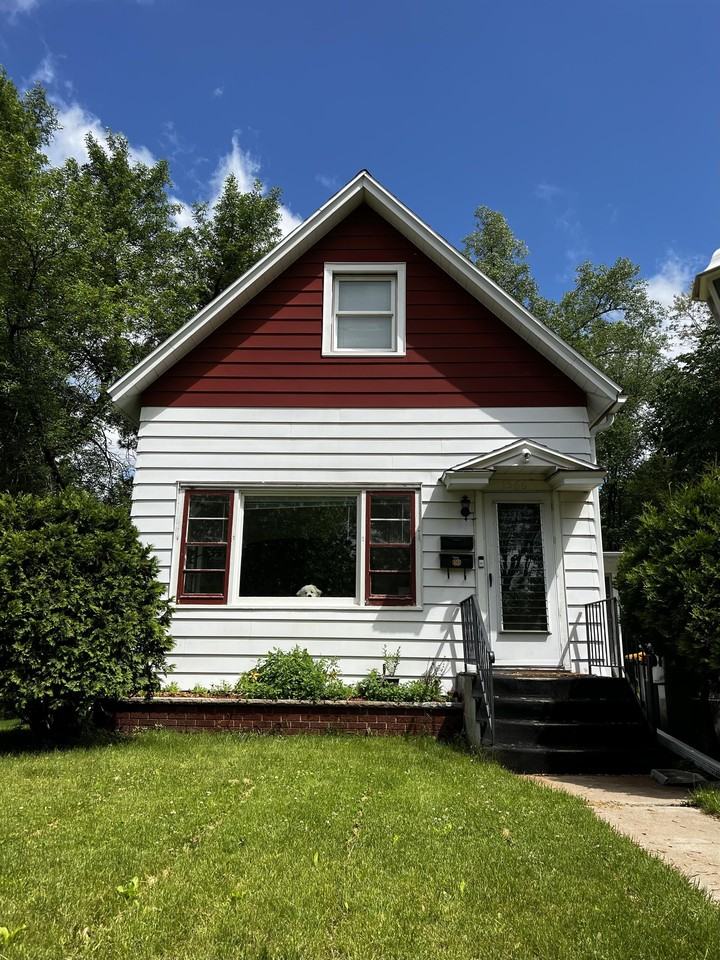 1566 E Madison St #A - Photo 3 of 17