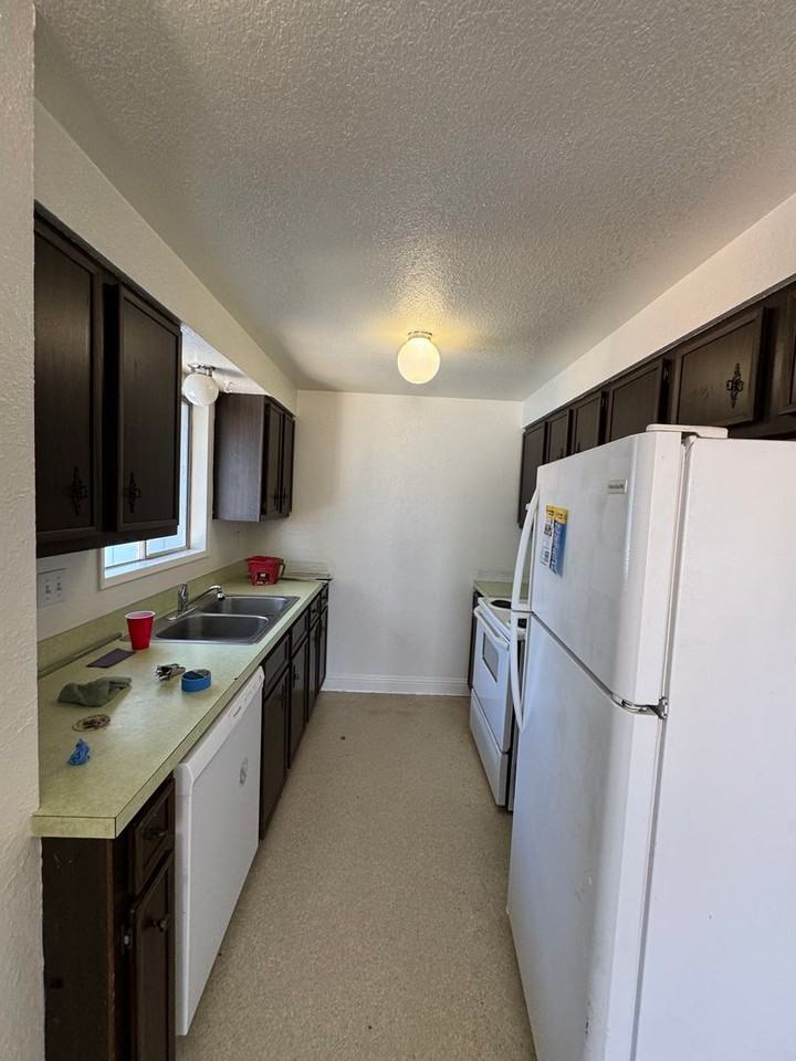 2769 W Lorraine Ave - Photo 3 of 9