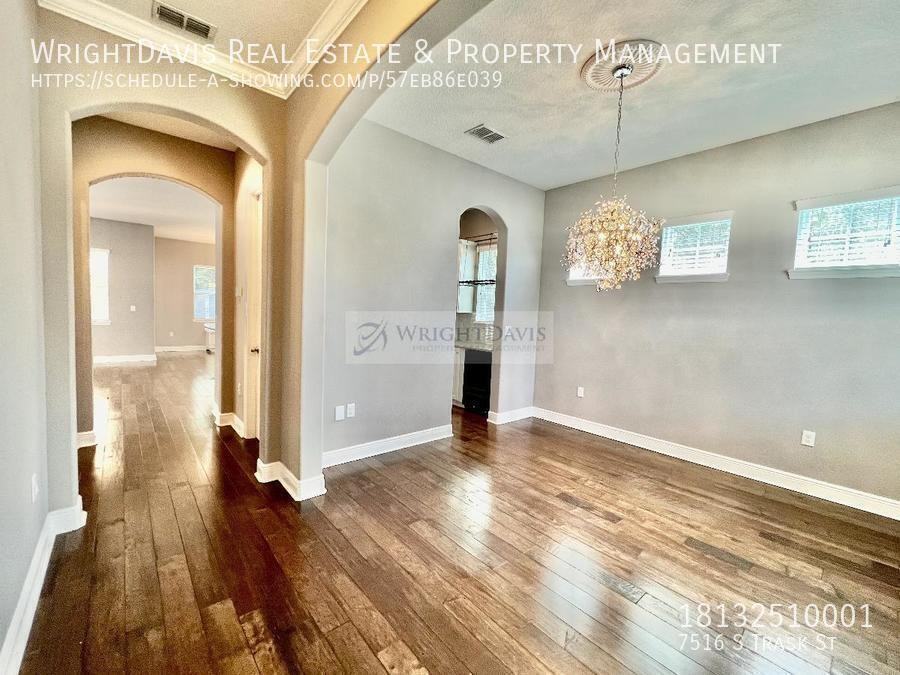 7516 S Trask St - Photo 3 of 40