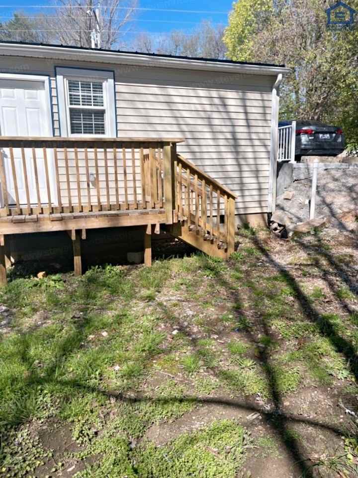 107 Walker St - Photo 4 of 15