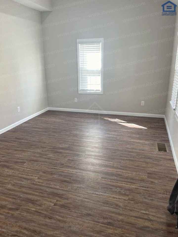 107 Walker St - Photo 6 of 15