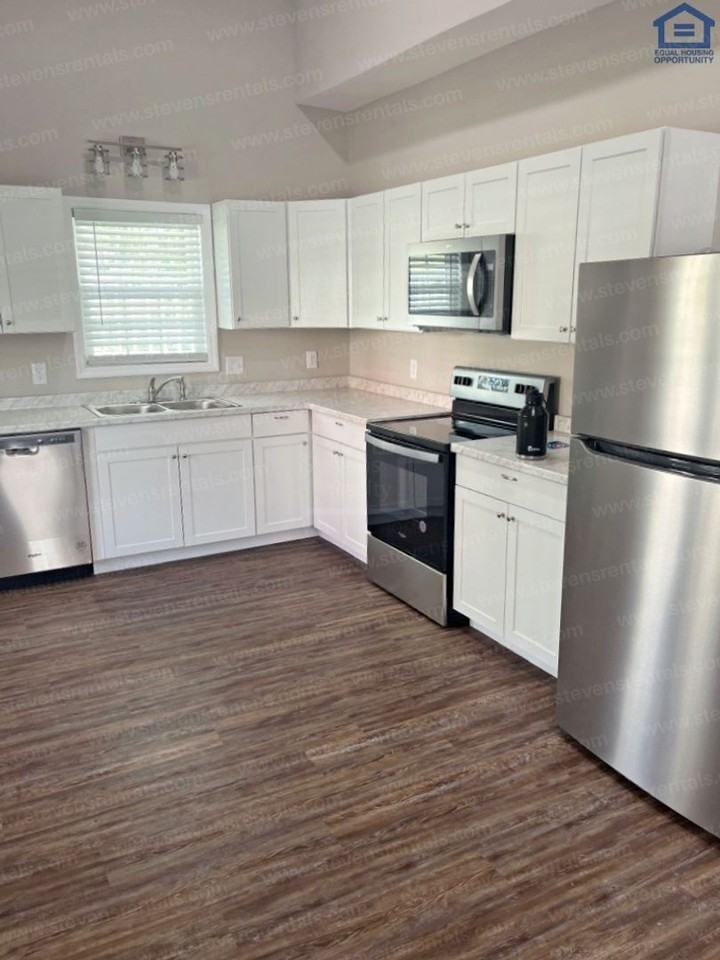 107 Walker St - Photo 7 of 15