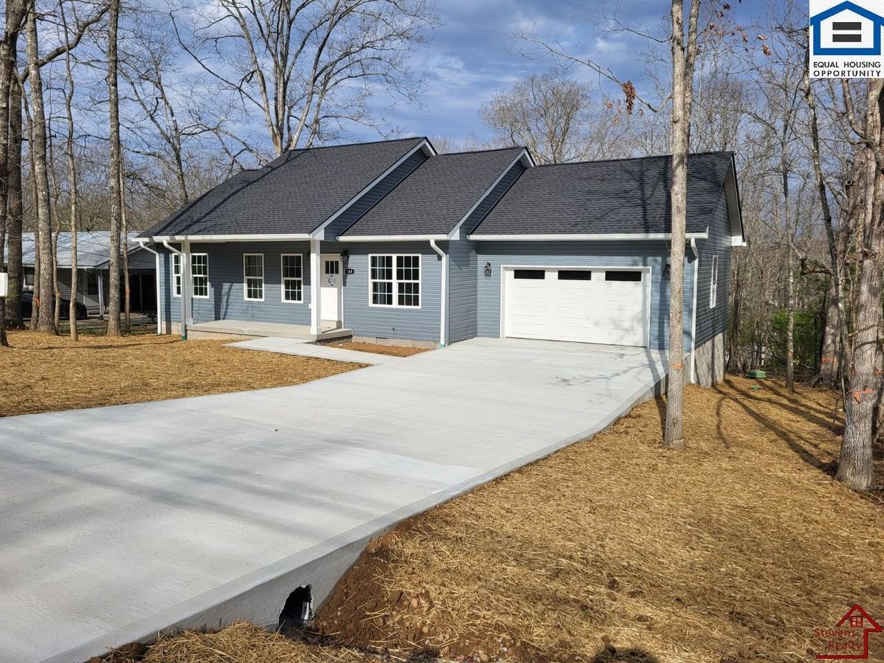 165 Lakeshire Dr - Photo 2 of 30