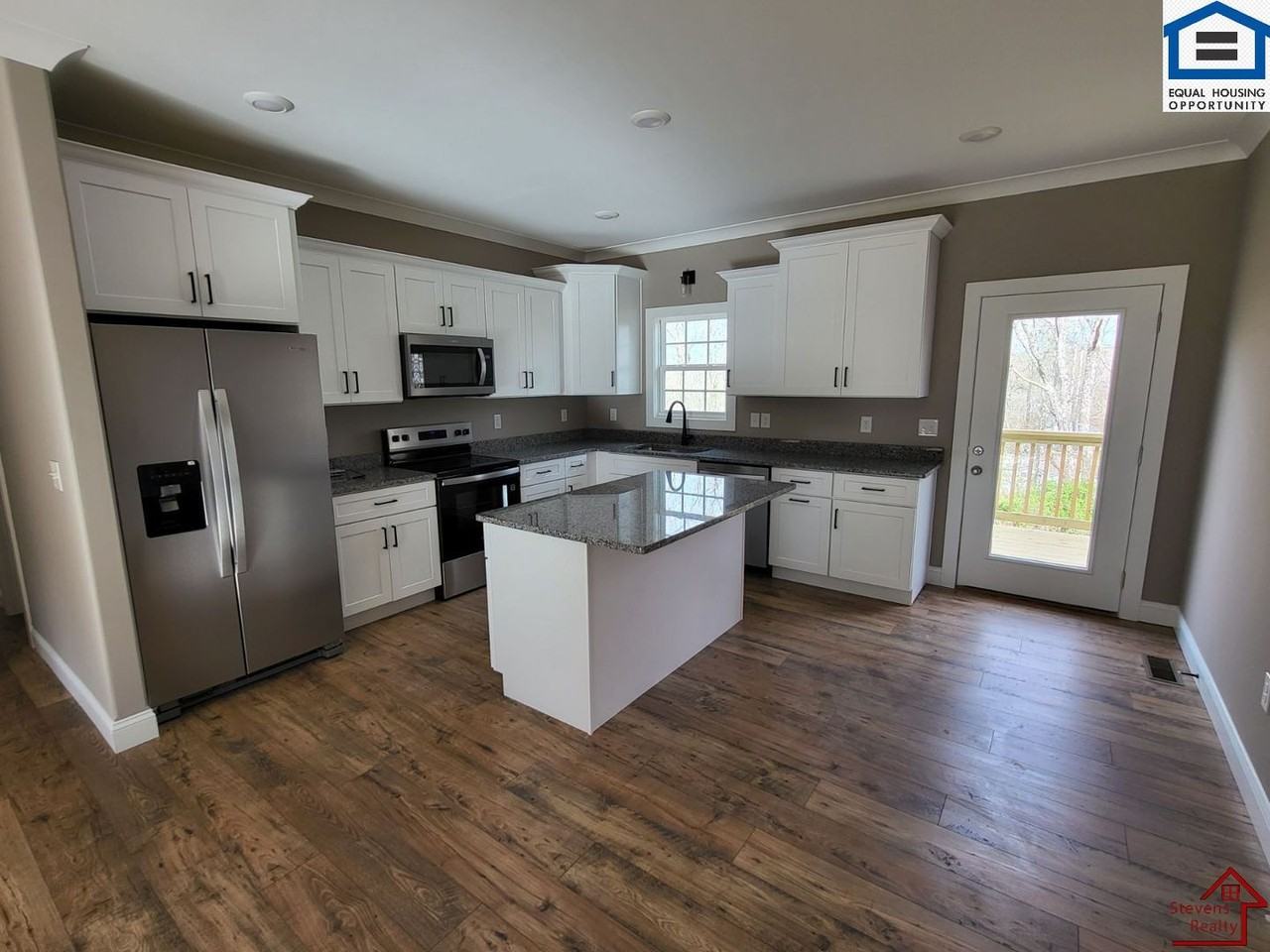 165 Lakeshire Dr - Photo 6 of 30