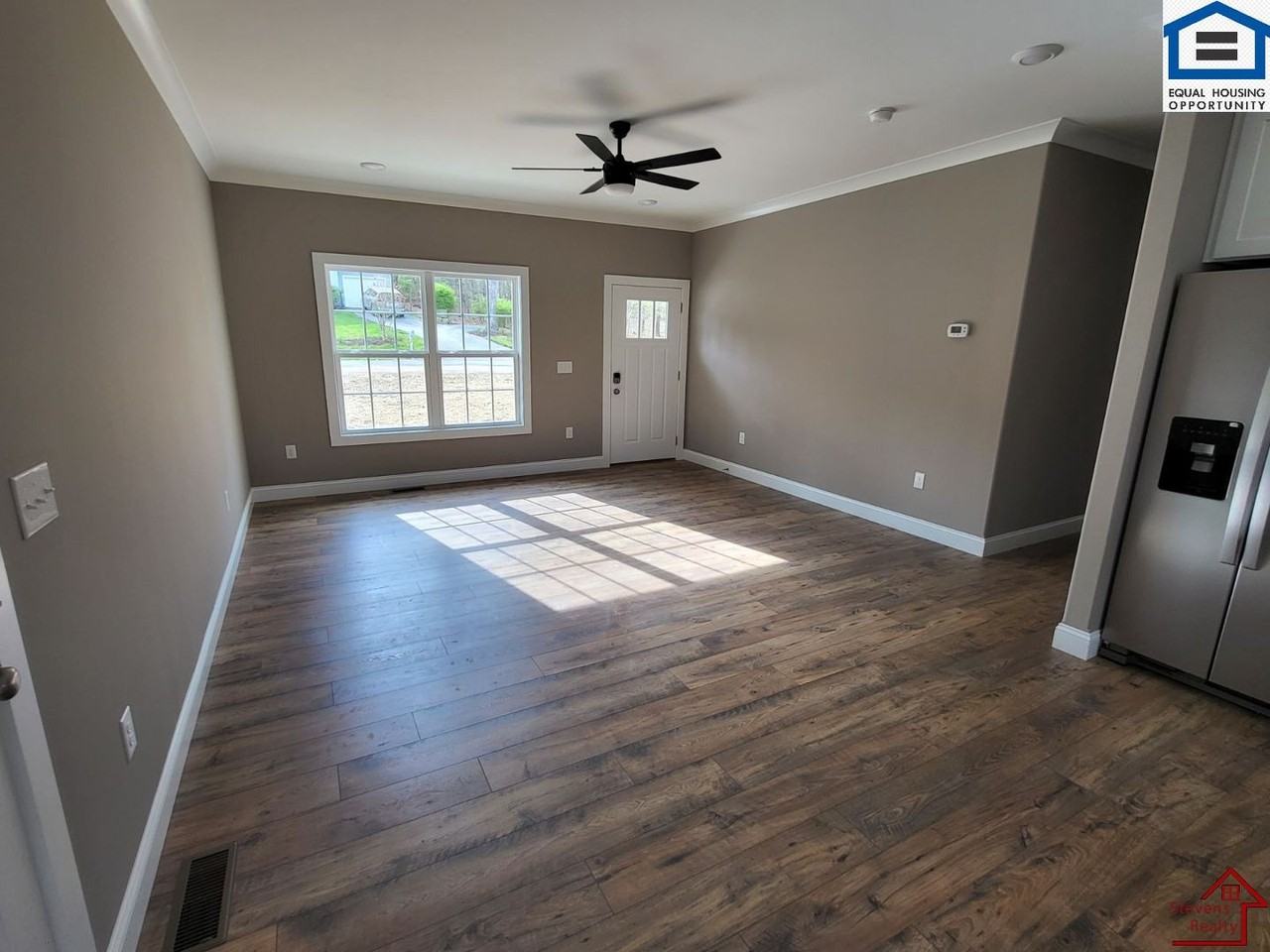 165 Lakeshire Dr - Photo 5 of 30