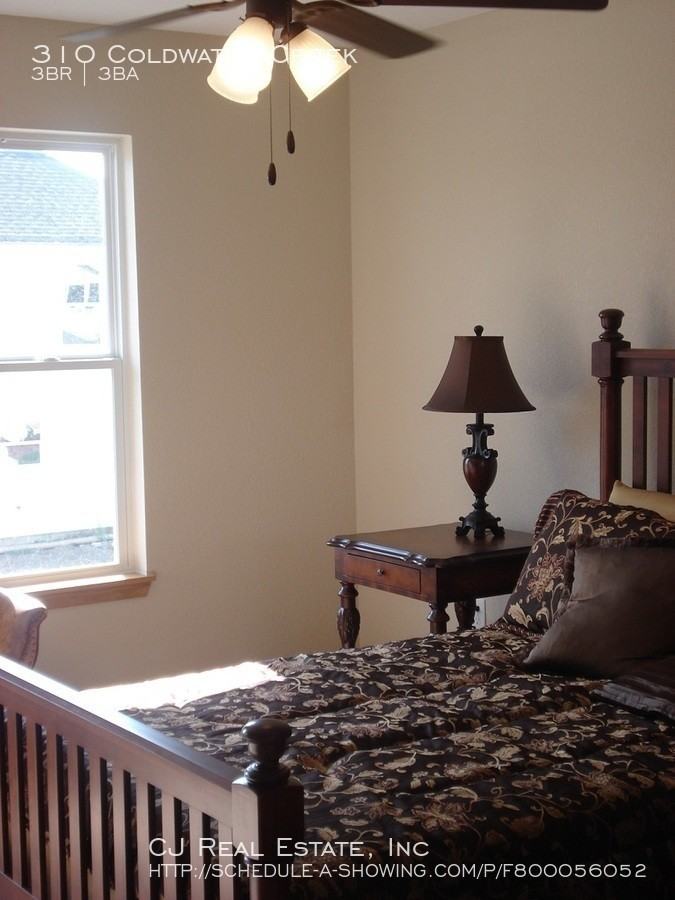 310 Ne Coldwater Creek Dr - Photo 4 of 8