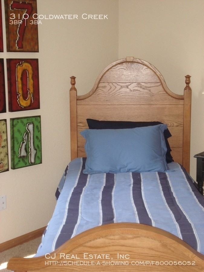 310 Ne Coldwater Creek Dr - Photo 5 of 8