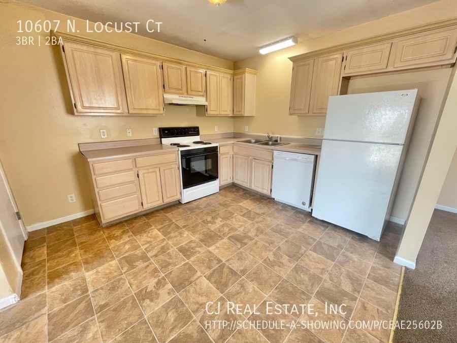 10607 N Locust Ct - Photo 3 of 9