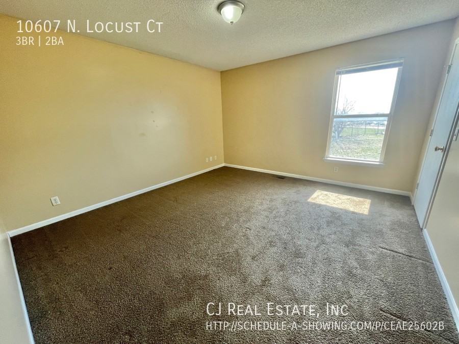 10607 N Locust Ct - Photo 4 of 9