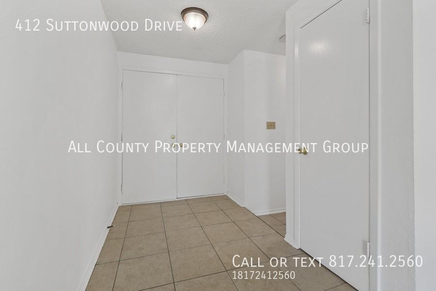 412 Suttonwood Dr - Photo 3 of 17