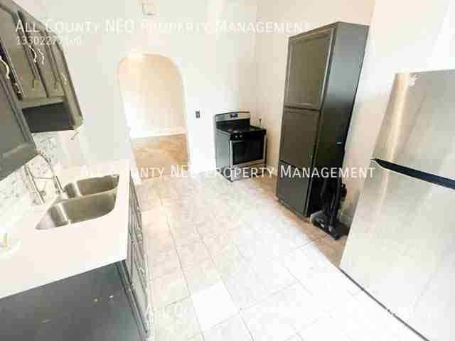 1852 W 45th St - Photo 2 of 14