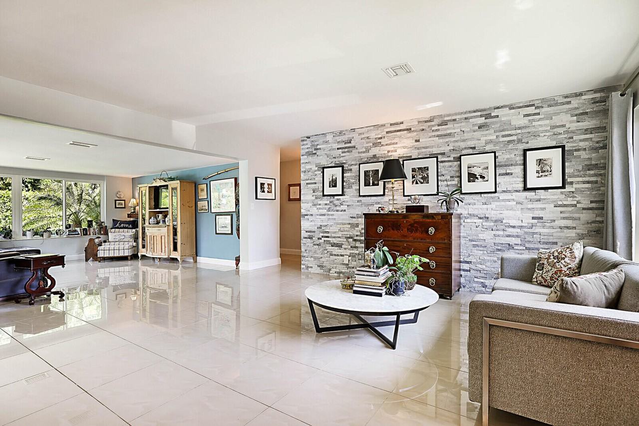 441 Northeast 24th Street - Photo 5 of 9