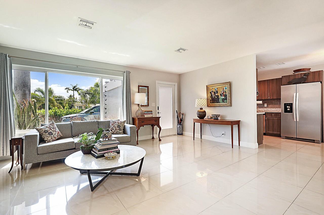 441 Northeast 24th Street - Photo 7 of 9