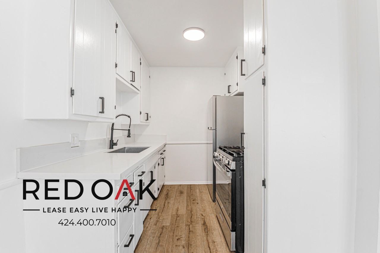 820 S Gramercy Pl #11 - Photo 2 of 19